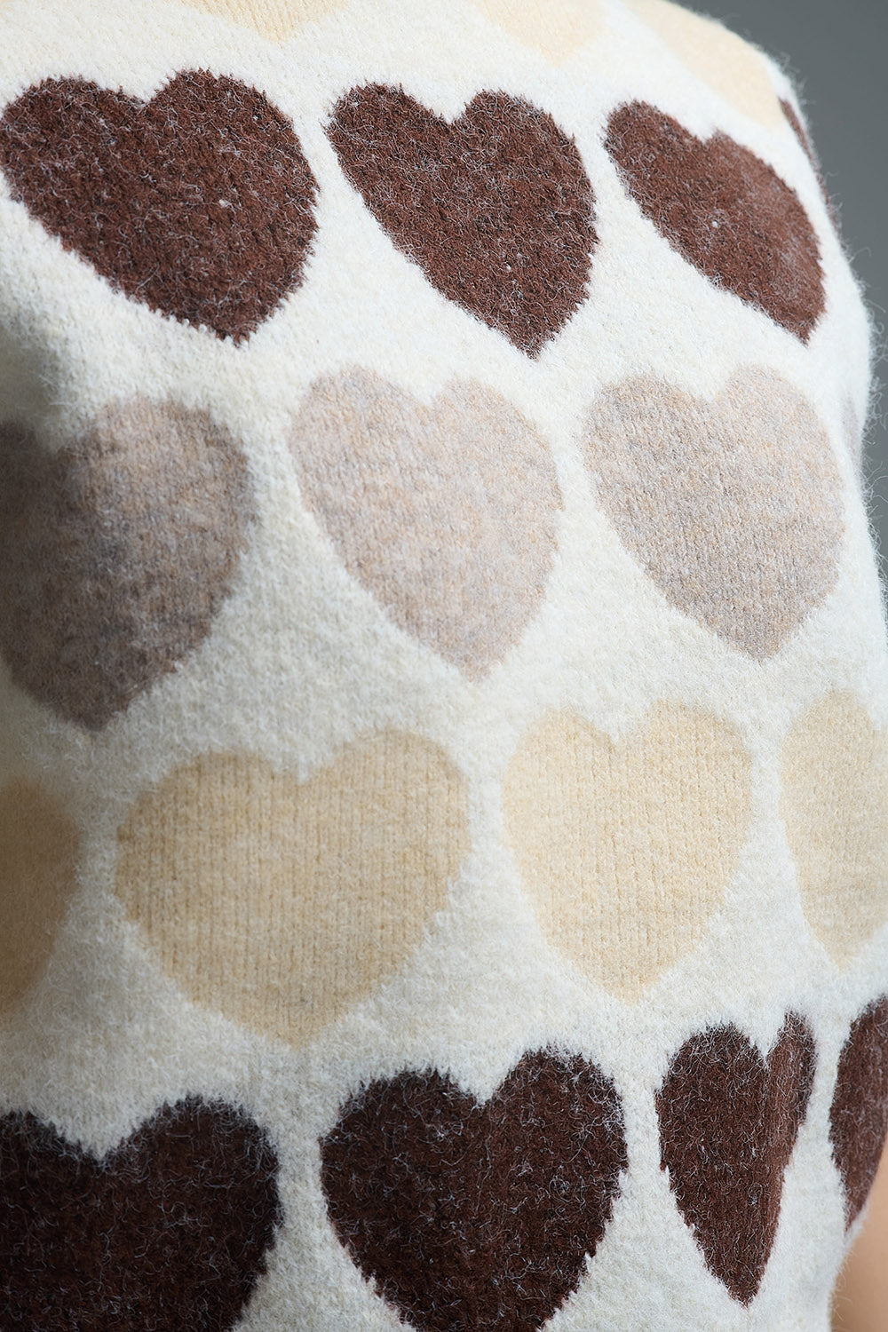 Short Sleeve Printed Heart Sweater in Beige