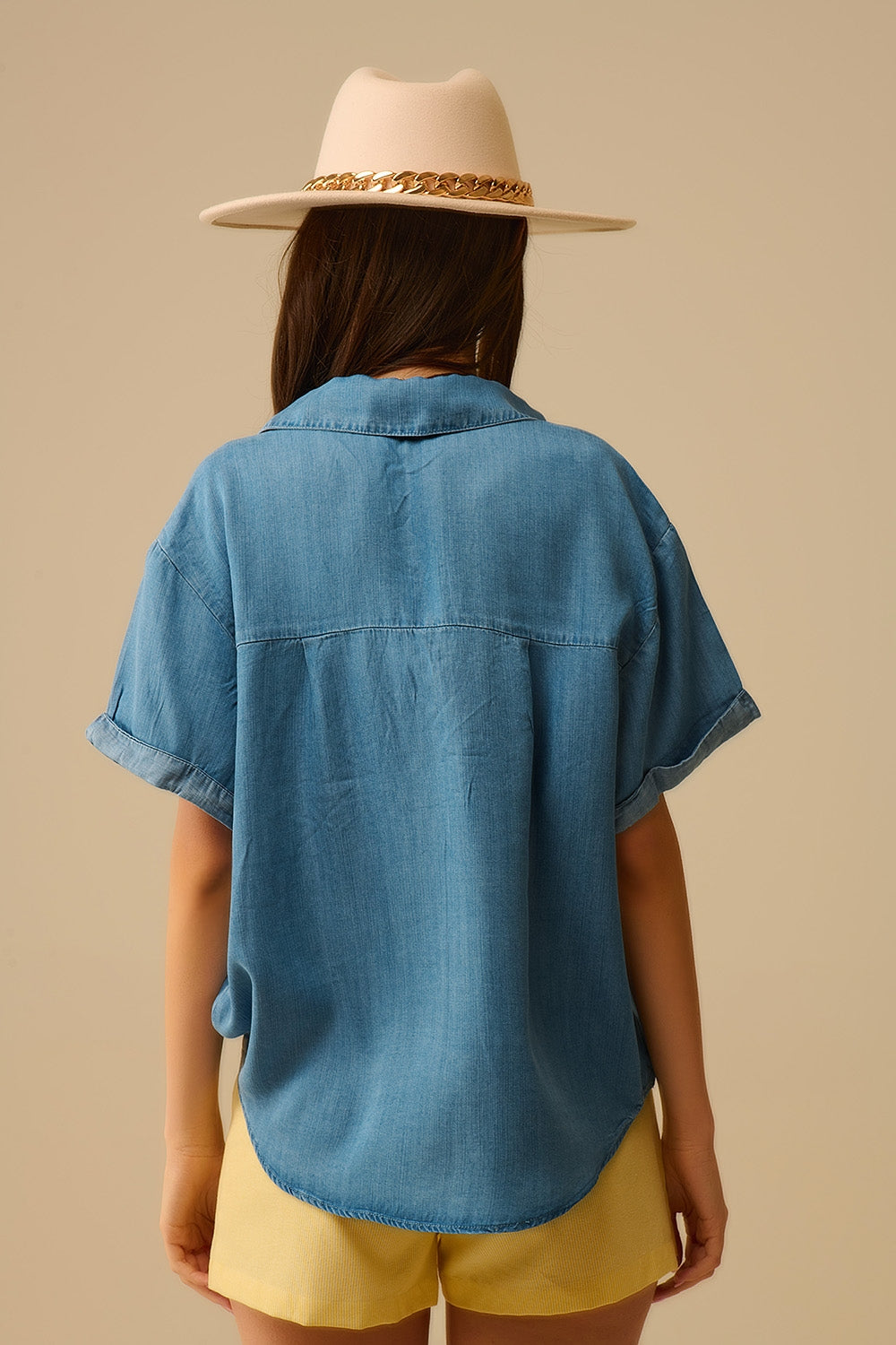 Camisola Tencel de Manga Curta com Bolso no Peito em Azul