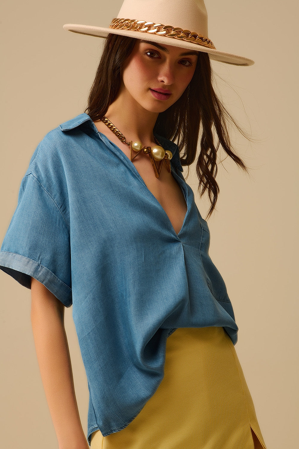Camisola Tencel de Manga Curta com Bolso no Peito em Azul