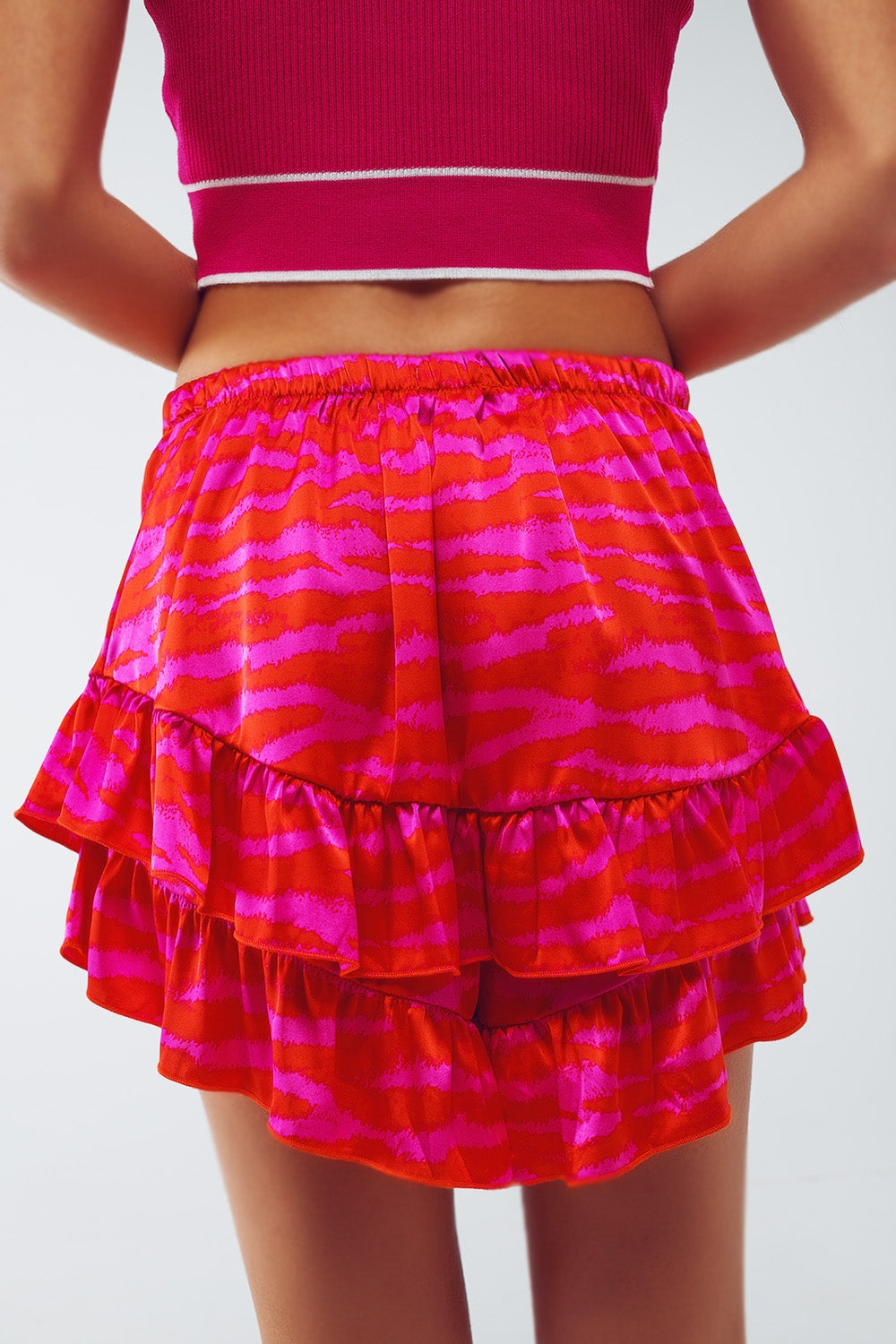 Calções com folhos na bainha com estampado de zebra em laranja e fúcsia