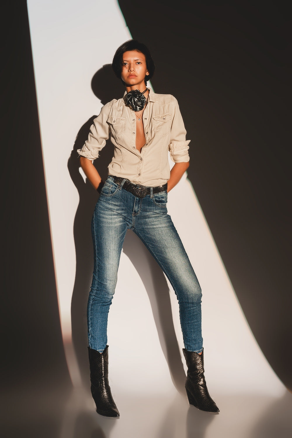 Q2 Skinny jeans in distressed blue