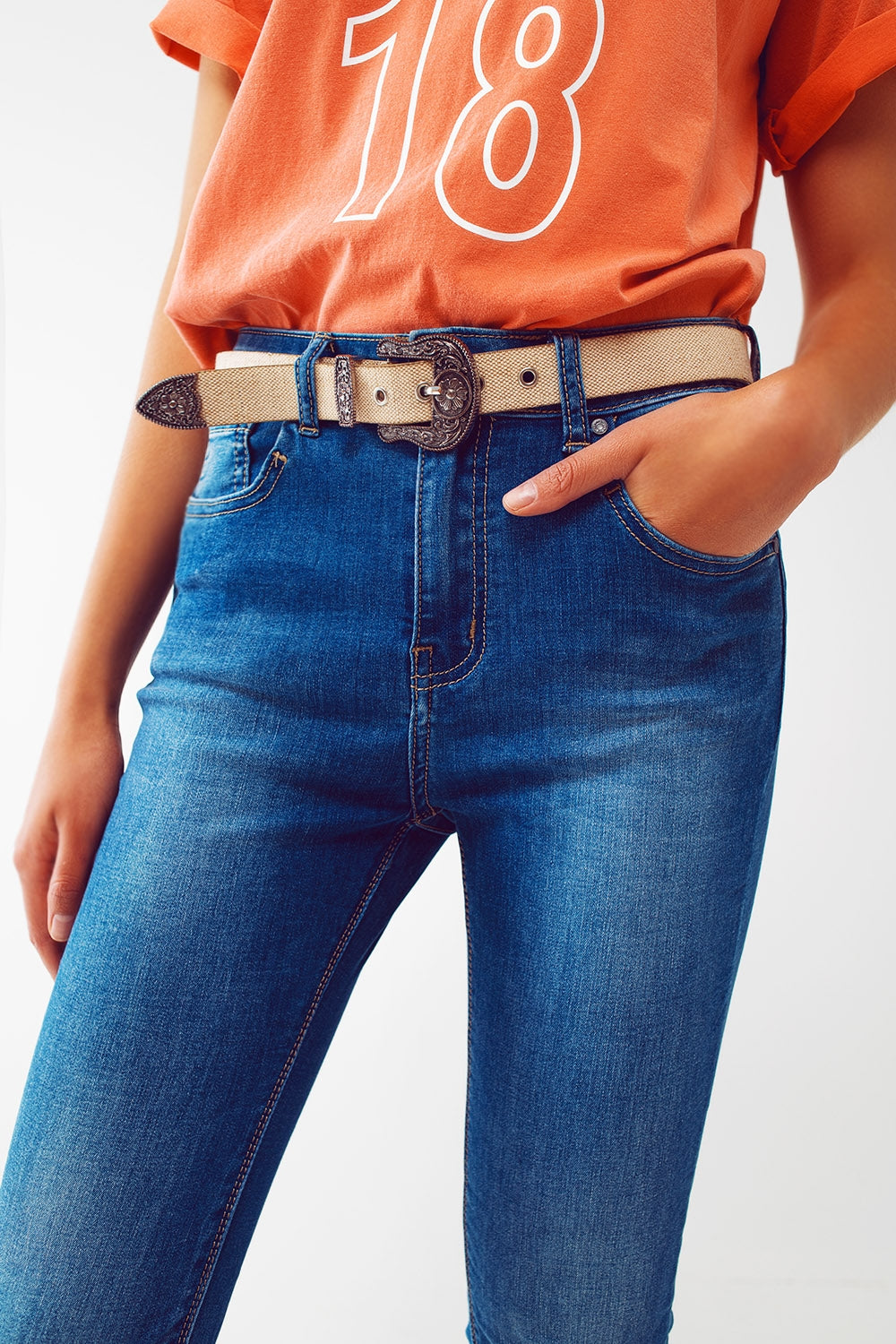 skinny jeans in mid wash