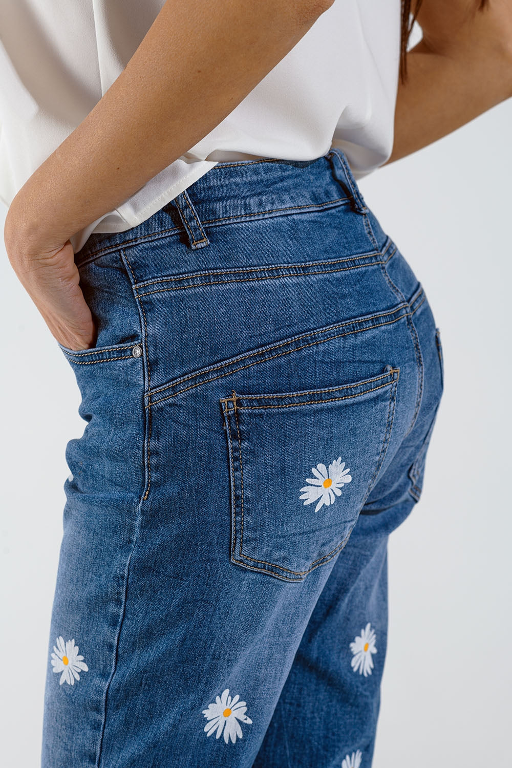 Skinny jeans met bedrukte witte madeliefjes in mid wash