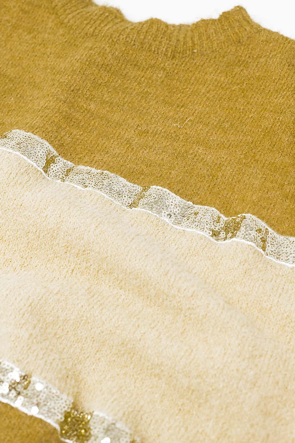 Mouwloze beige trui met paillettendetail
