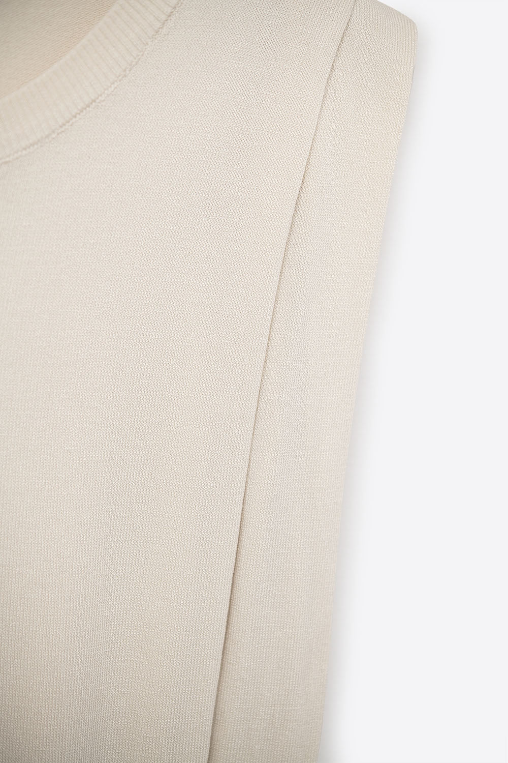 Mouwloze gebreide top met schouderbandjes in beige