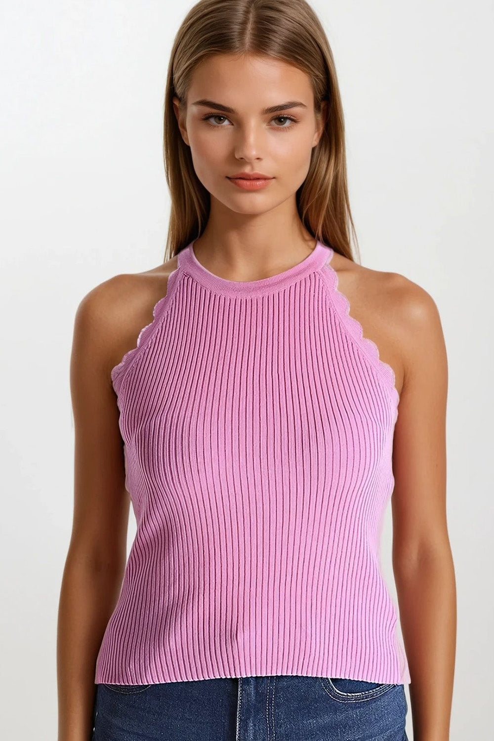 Blusa rosa sem mangas com detalhes ondulados