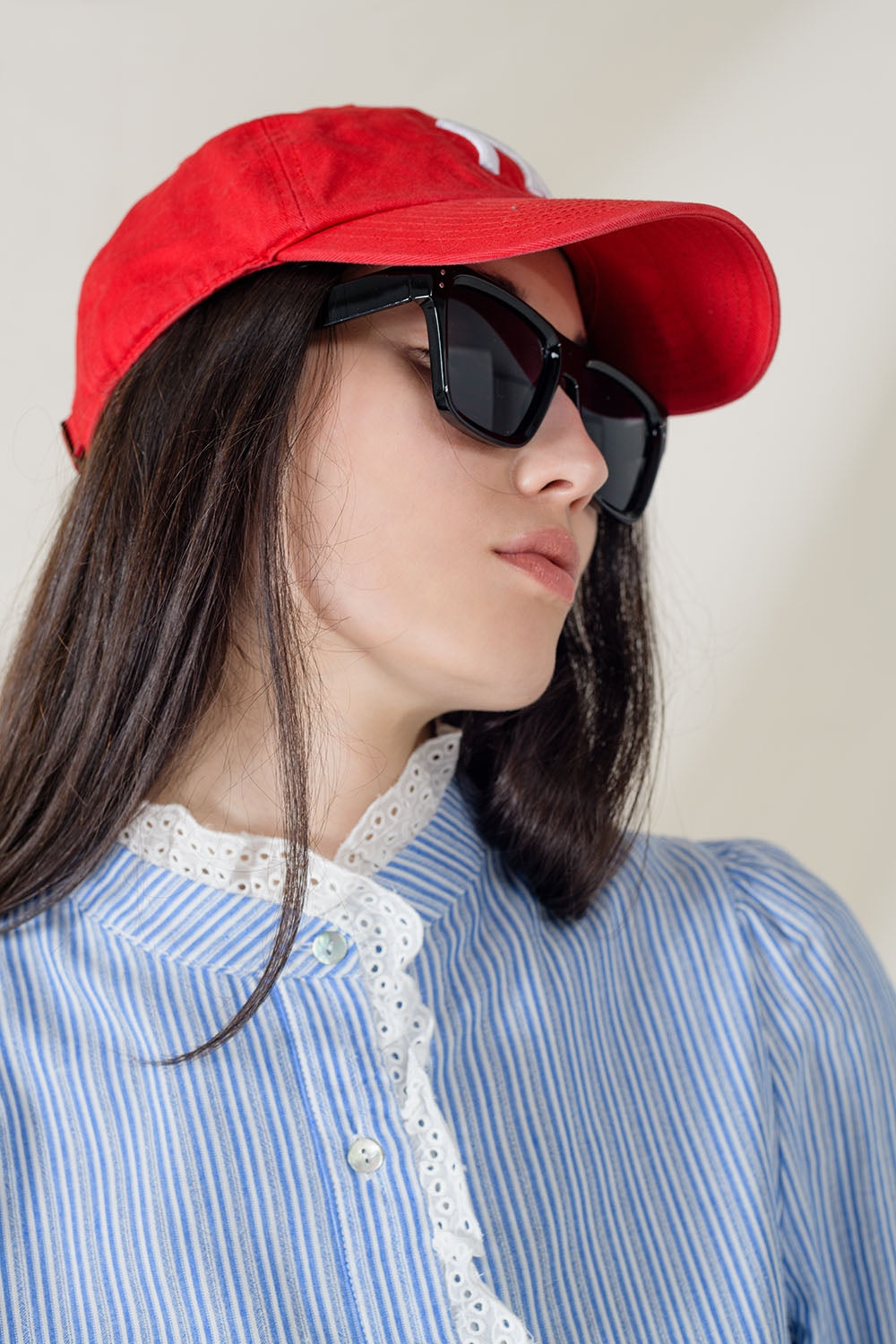 Vierkante, dikke zwarte zonnebril