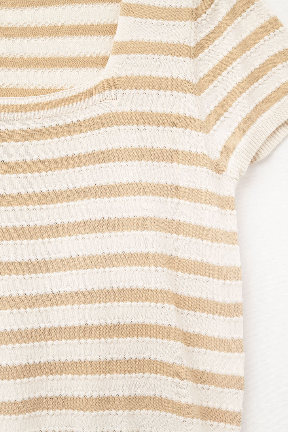 Gestreepte trui met vierkante hals in beige en camel