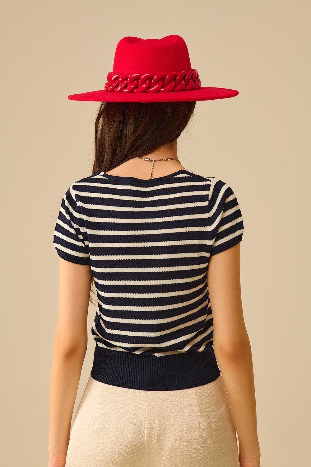 Gestreepte trui met vierkante hals in marineblauw en wit