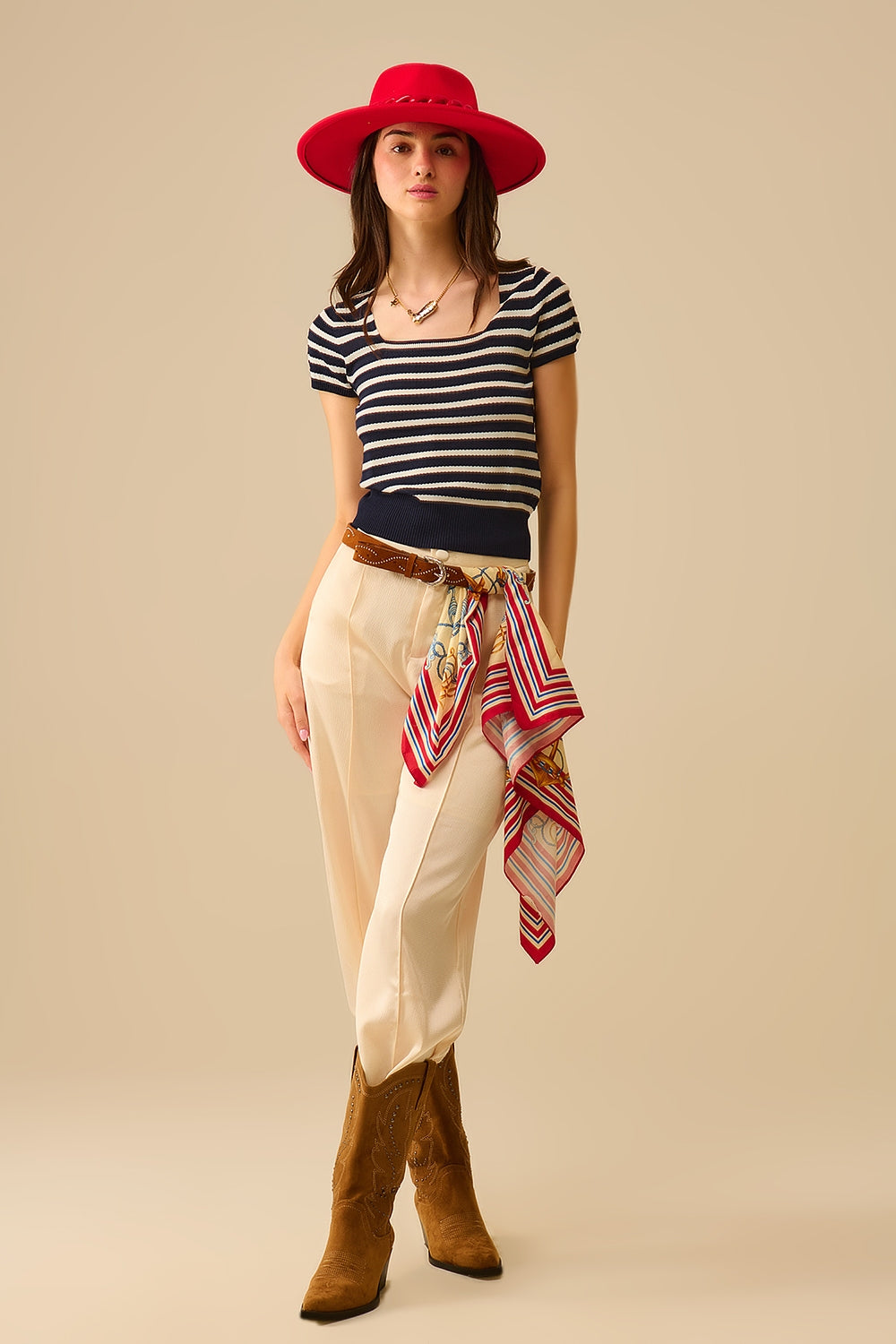 Gestreepte trui met vierkante hals in marineblauw en wit