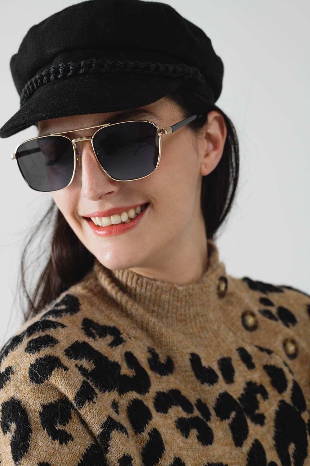 Vierkante metalen zonnebril met zwarte rookkleurige lenzen