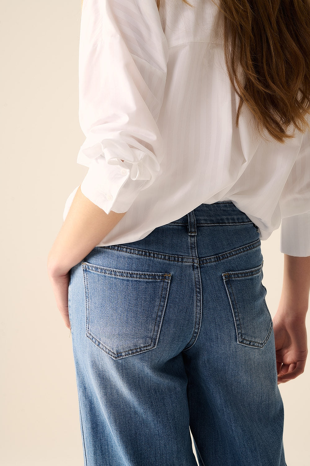 Straight jeans with back pockets at the front