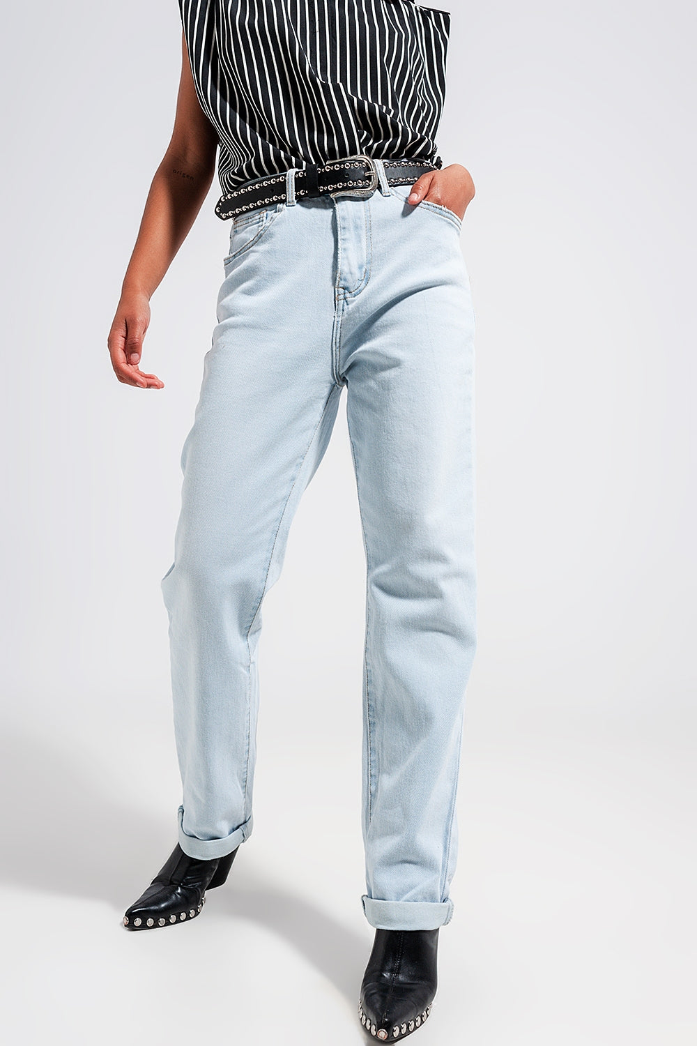 Straight leg jeans in vintage lightwash