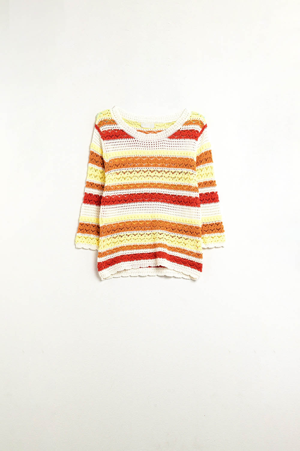 Zomer gebreide gestreepte trui in warme tinten