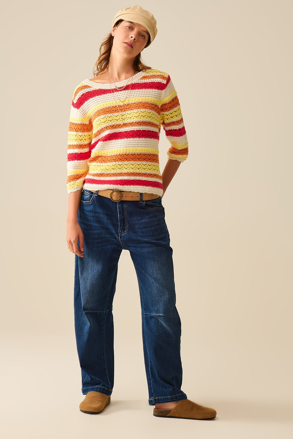 Zomer gebreide gestreepte trui in warme tinten