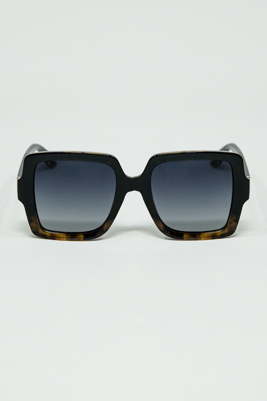 Q2 Sunglasses with a gradient print frame and black temples