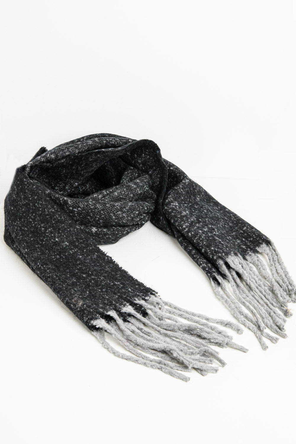 Super fluffy scarf in black