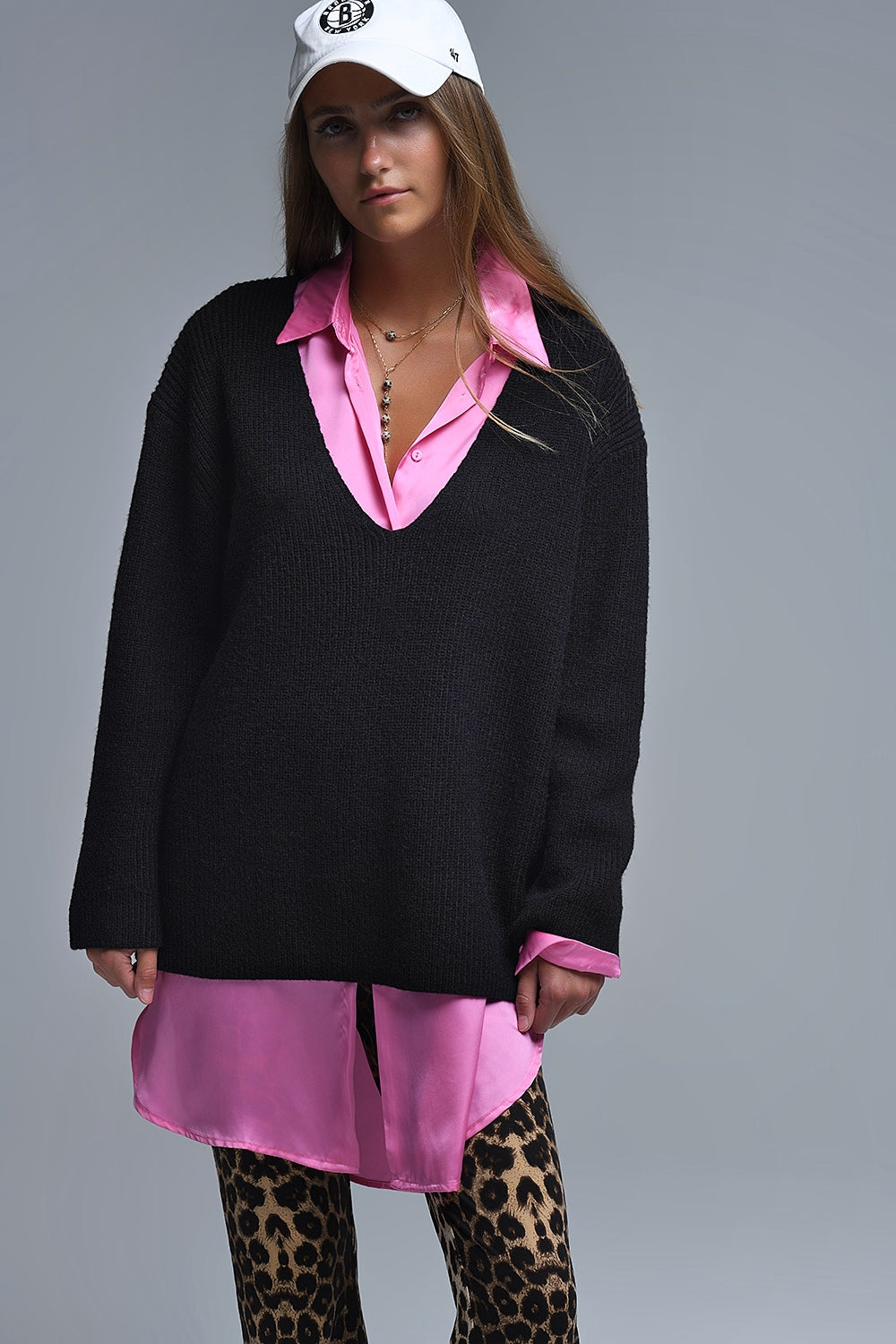 Q2 Super oversized Thin V-neck Sweater in Black