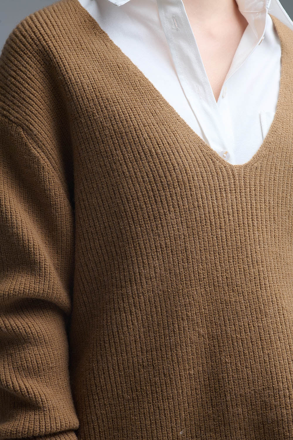 Super oversized Thin V-neck Sweater in Camel