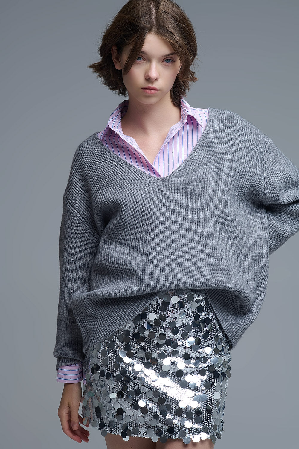 Q2 Super oversized Thin V-neck Sweater in Grey