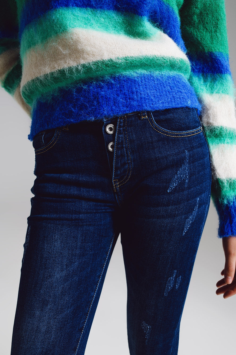 Super skinny jeans with visible front buttoning in midwash