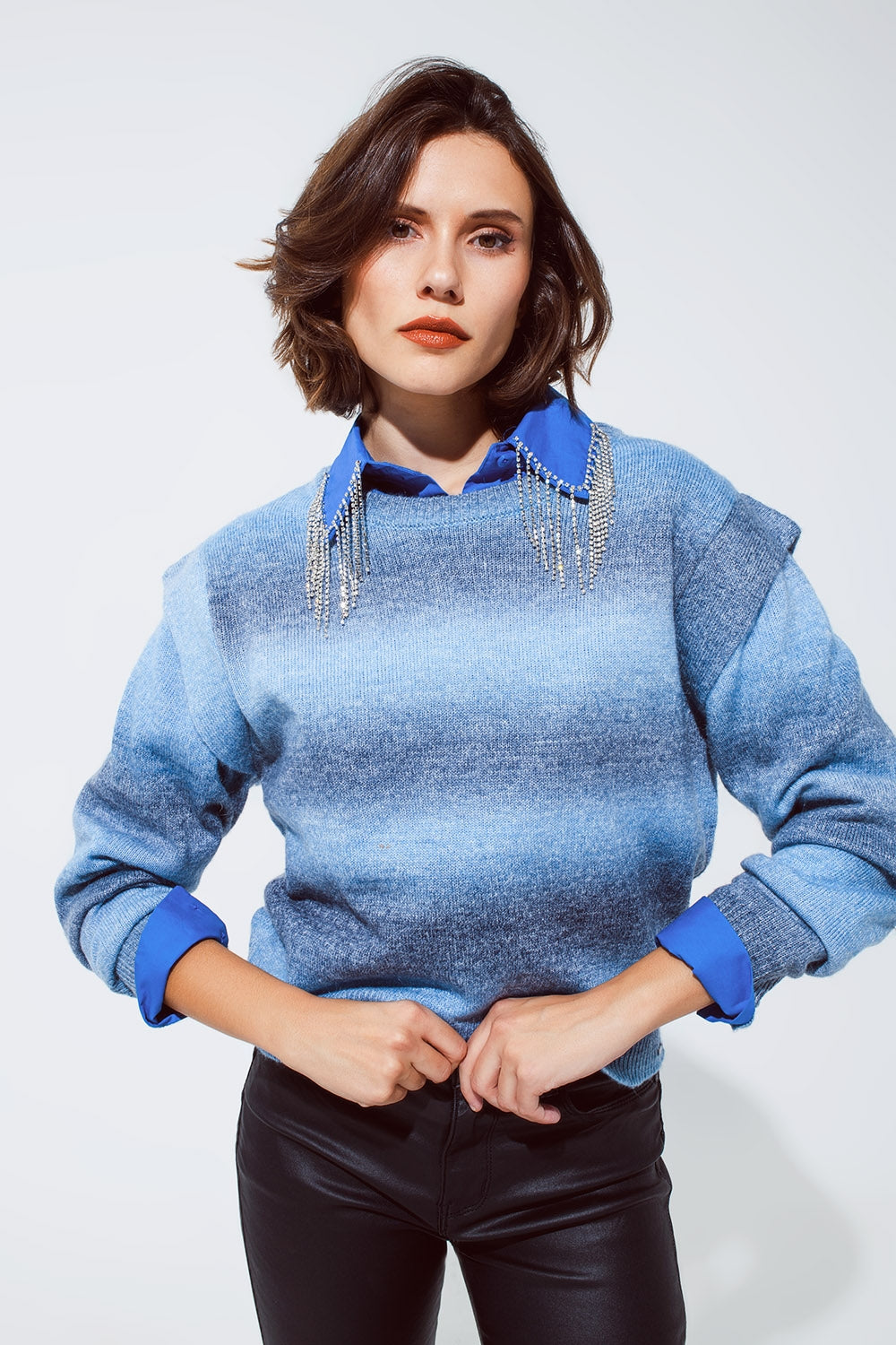 Q2 Sweater in ombre design blue with round neck and sleeve details