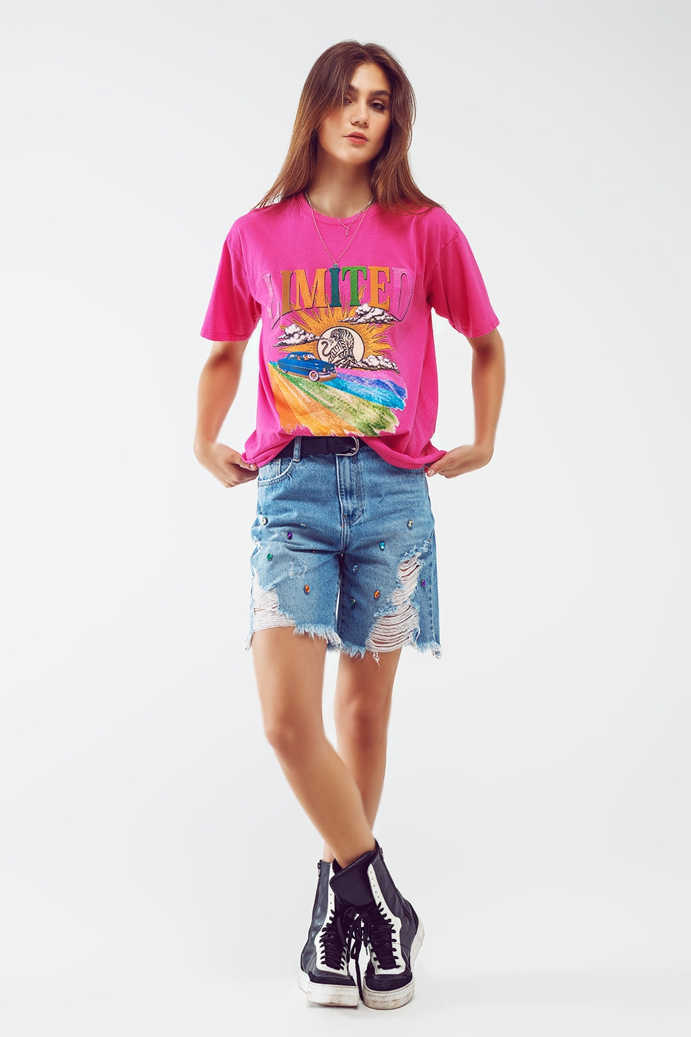 T-Shirt with Limited Graphic Print in Fuchsia