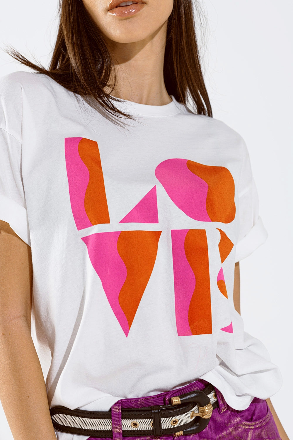 T-shirt com estampa digital LOVE art déco na cor branca