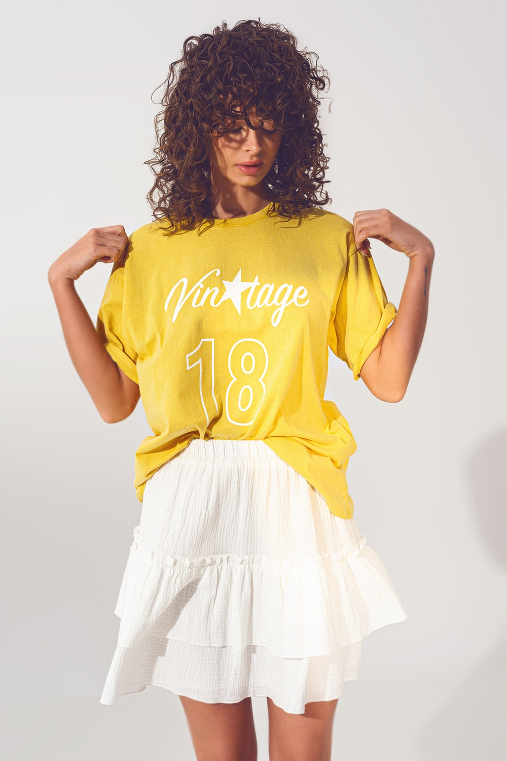 T-Shirt with Vintage 18 Text in yellow