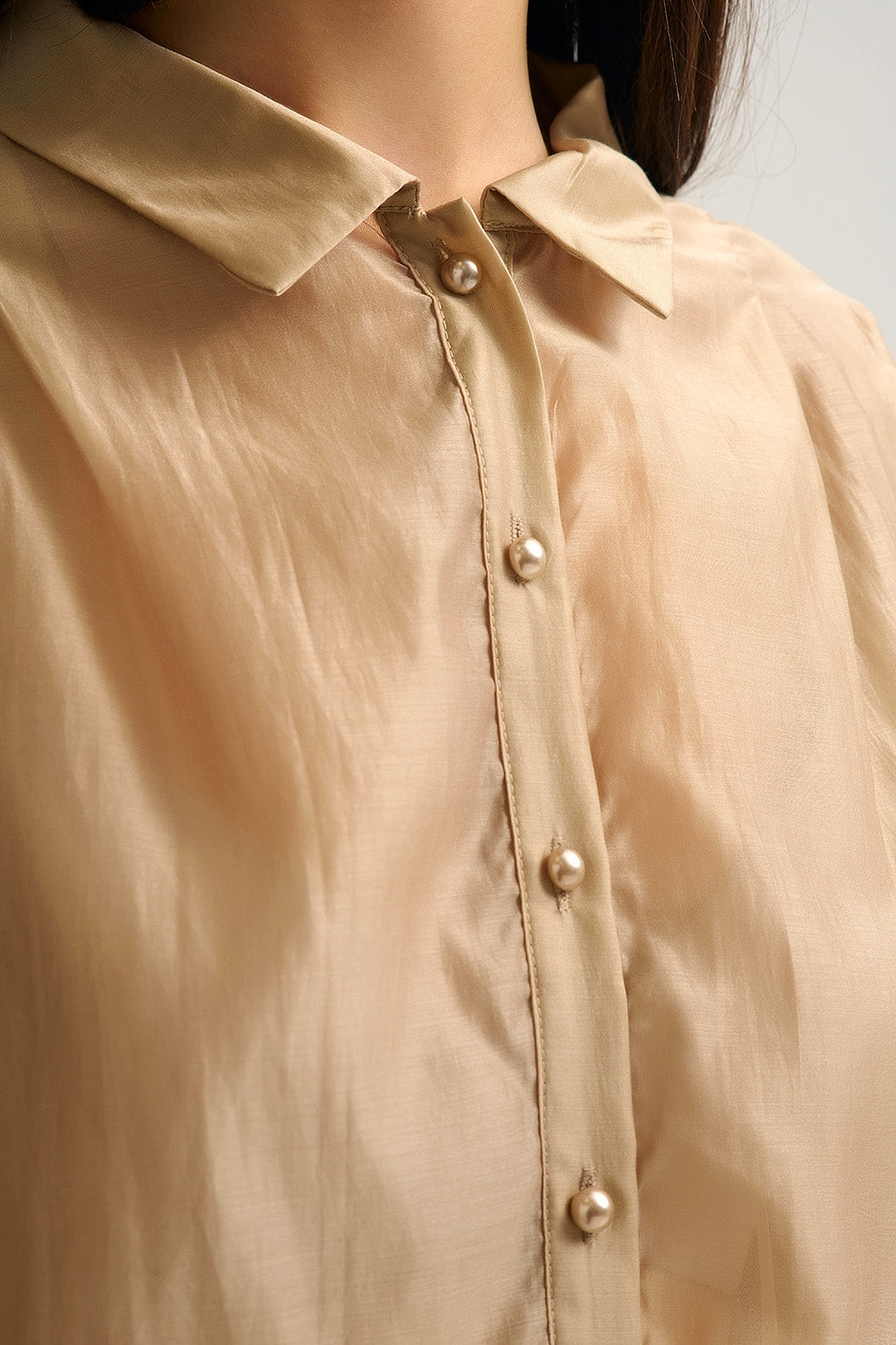 Tencel Silk Blouse with Balloon Sleeves and nacar Buttons