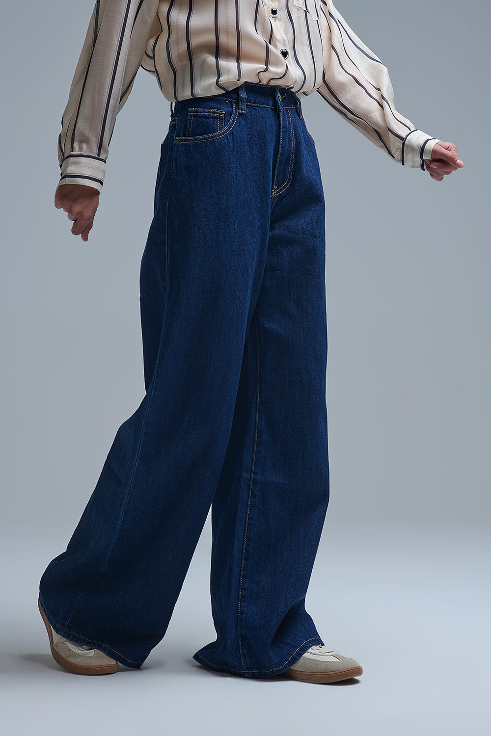 Trendy Dark wash Blue Jeans in extra wide leg