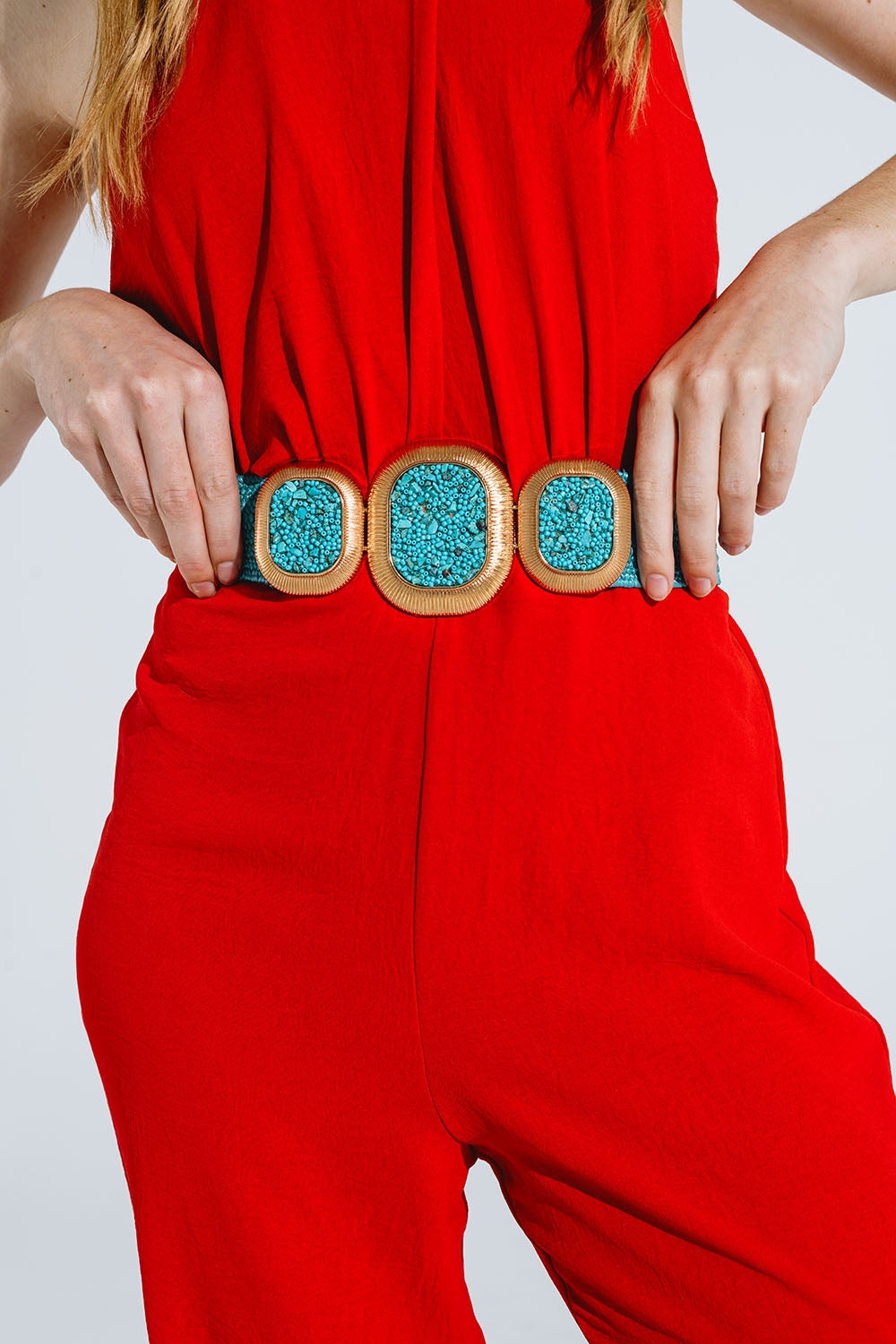 Cinto entrançado turquesa com fivela retangular e missangas