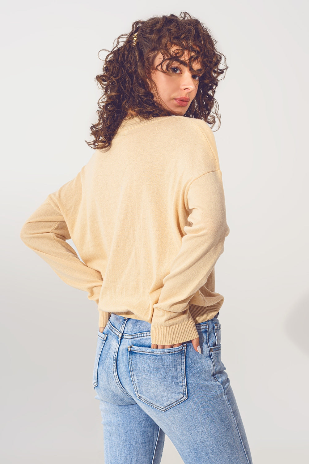 v neck fine knit sweater in beige