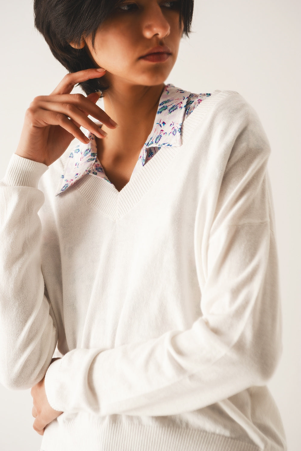 v neck fine knit sweater in cream