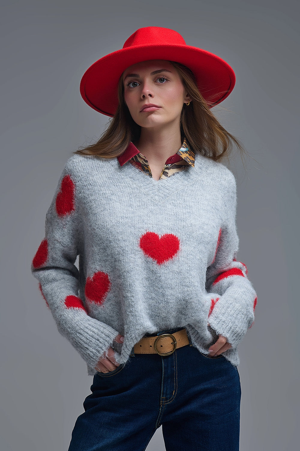 Q2 V-neck Long Sleeve grey Sweater With Red Hearts