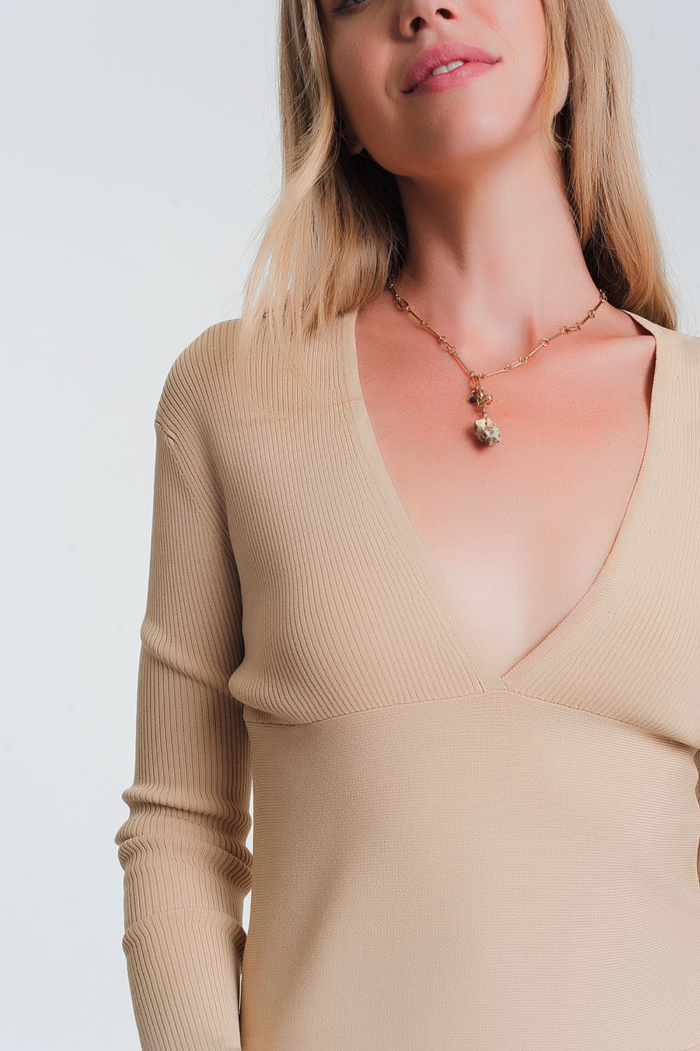 V-hals geribbelde trui in beige