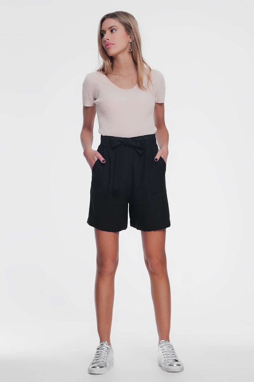 V-hals trui met korte mouwen in fijn gebreide ribstof roze