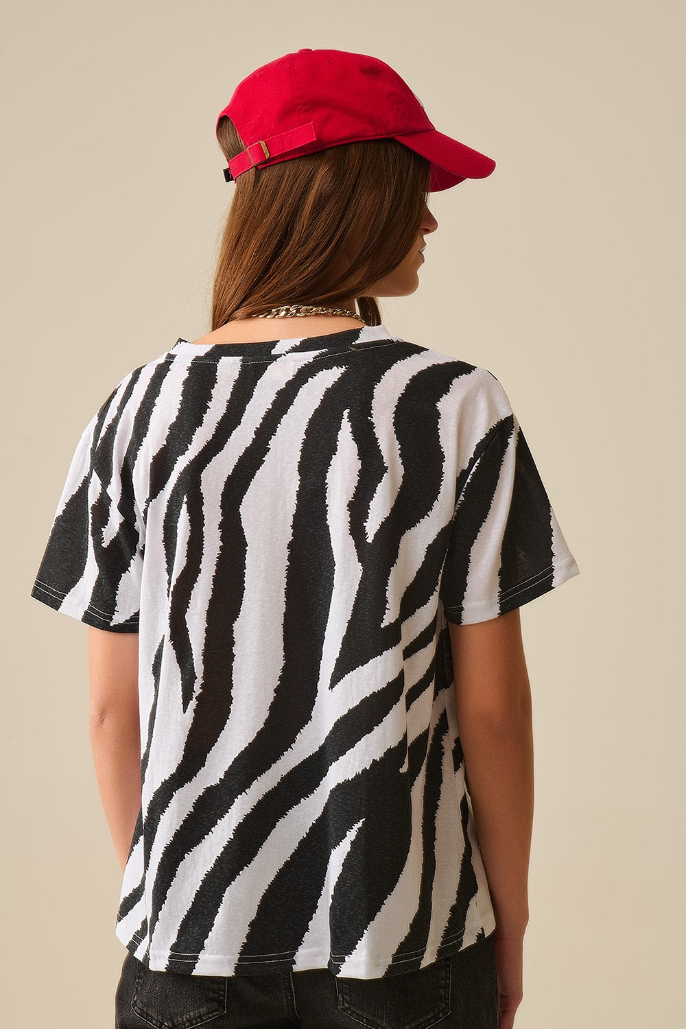 V-neck t-shirt with black zebra print