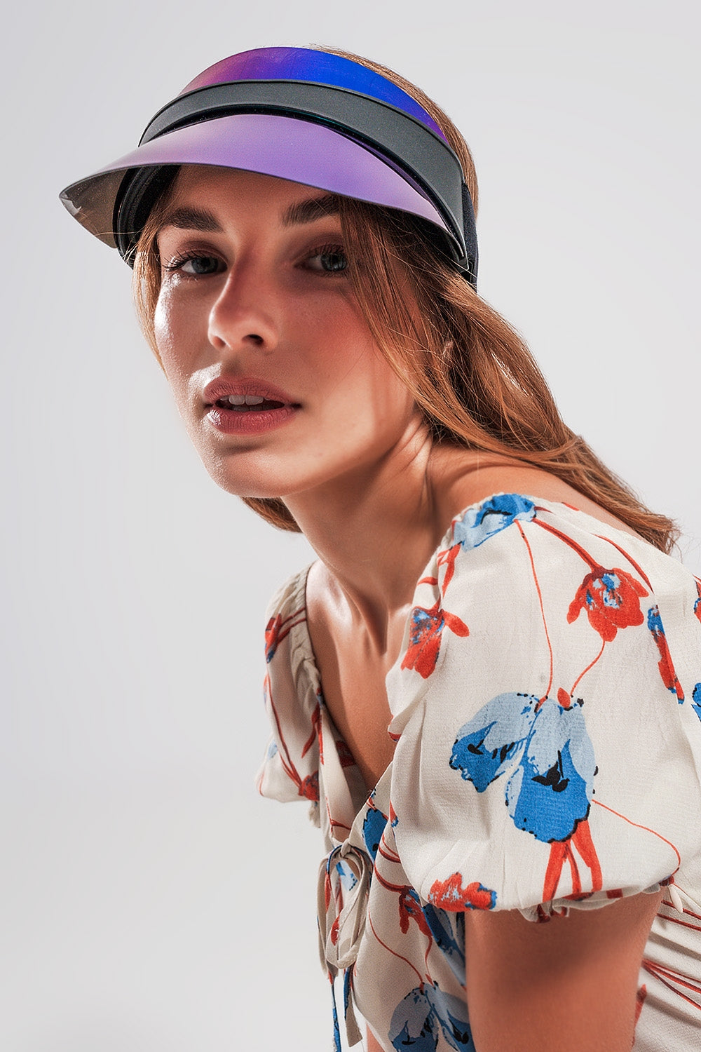 Boné com viseira azul