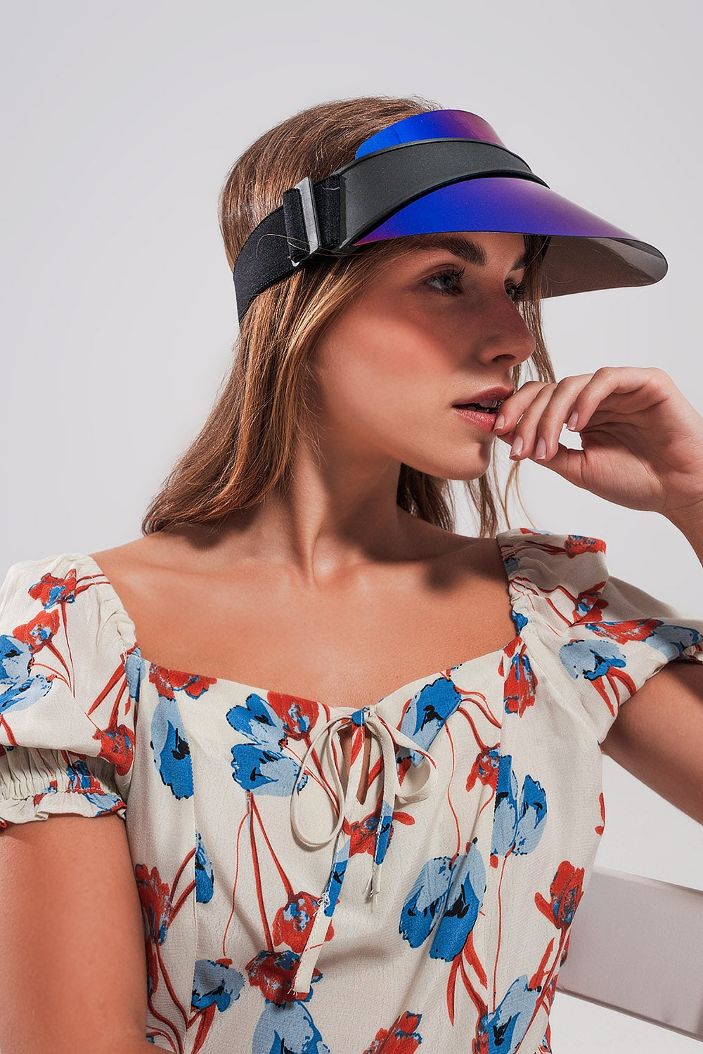 Boné com viseira azul