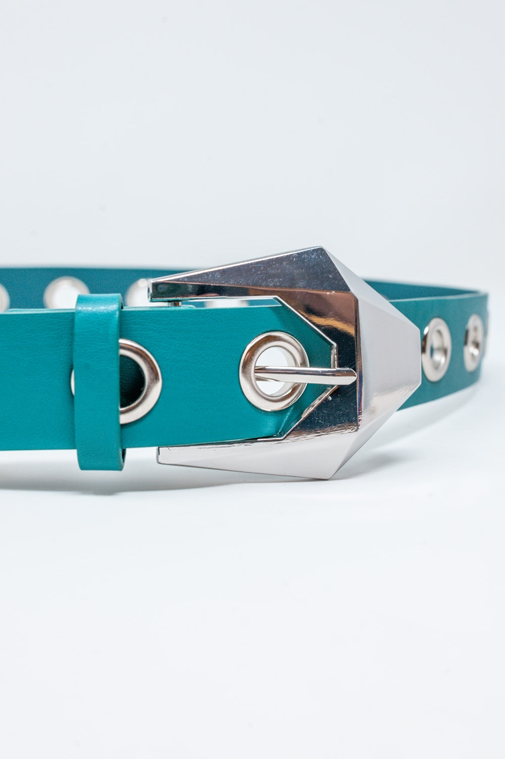 Cinto de ganga com ilhós na cintura e na anca na cor verde