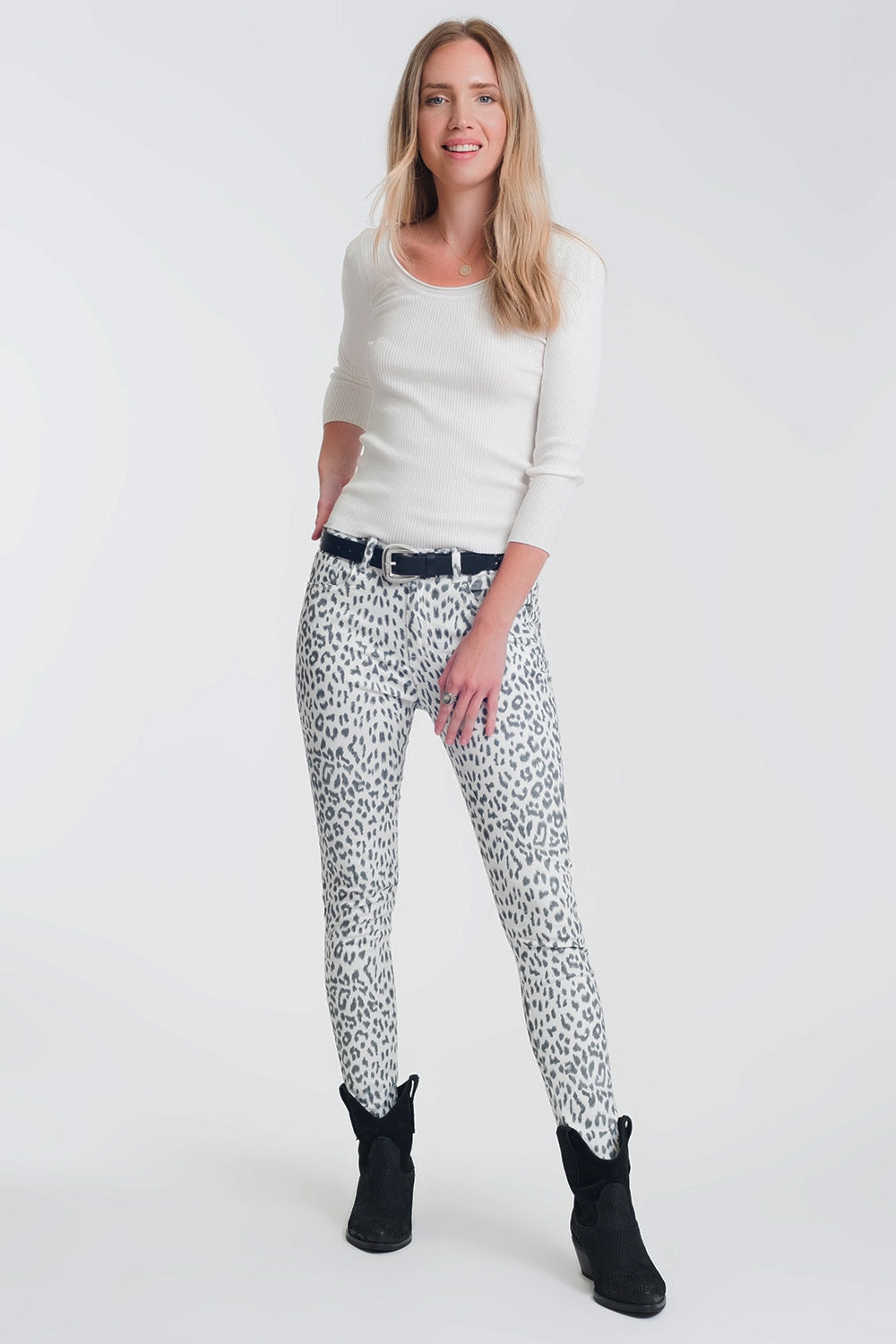 Witte gebreide trui met wijde hals