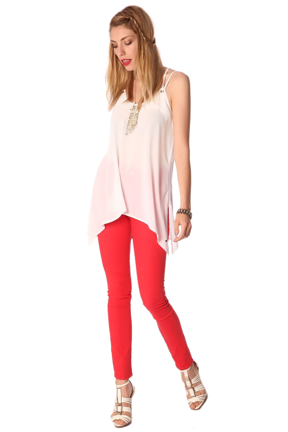 Top comprido branco com detalhe de argola