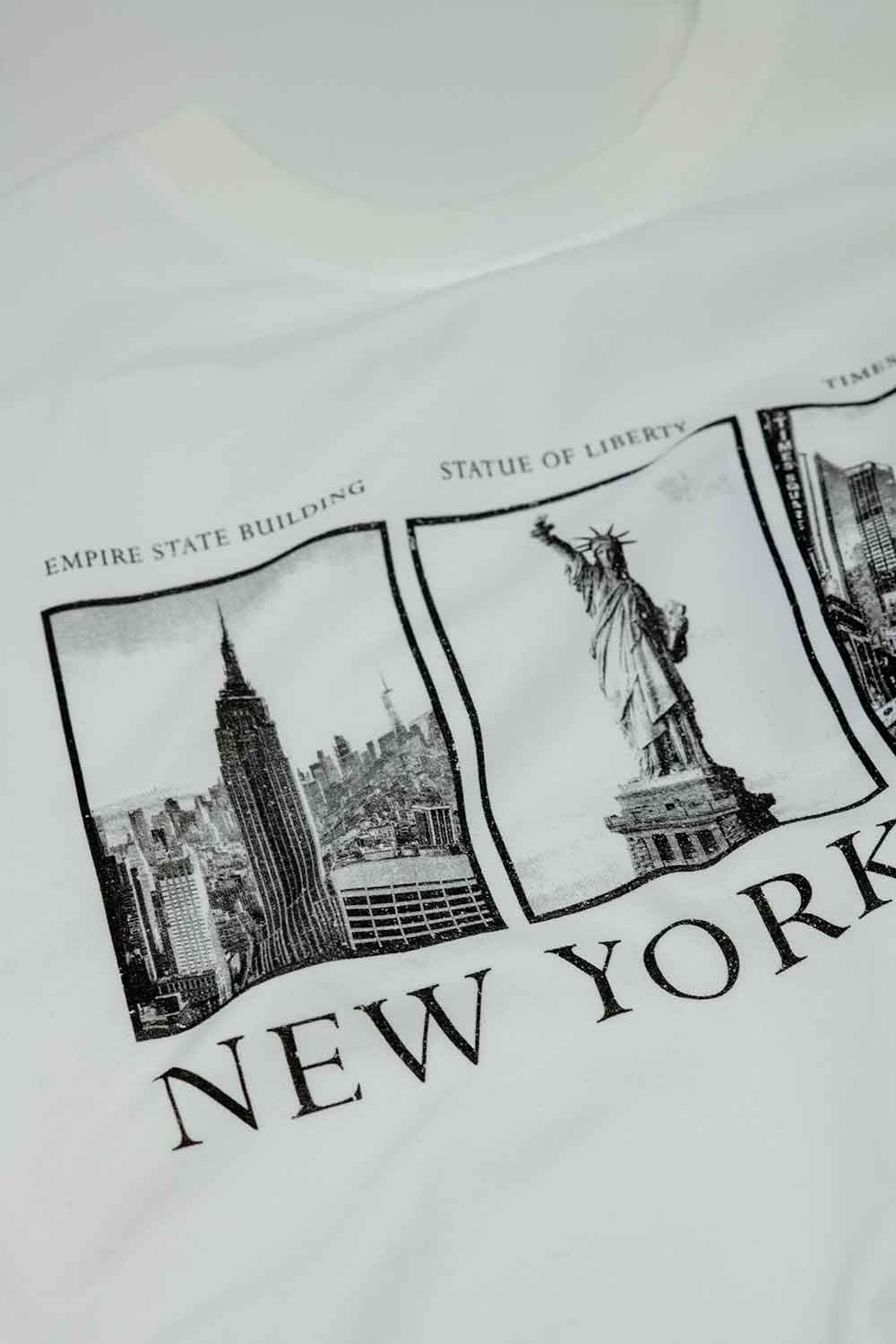 White long-sleeved round-neck sweatshirt with new york city printed