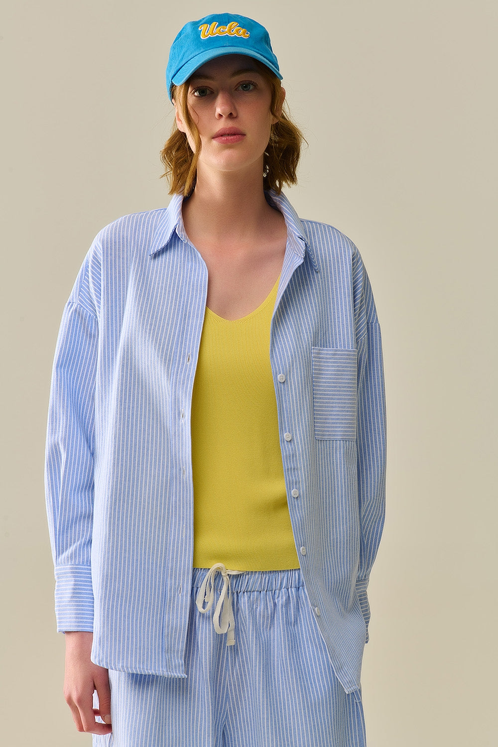 Q2 White Striped Buttoned Shirt In Blue