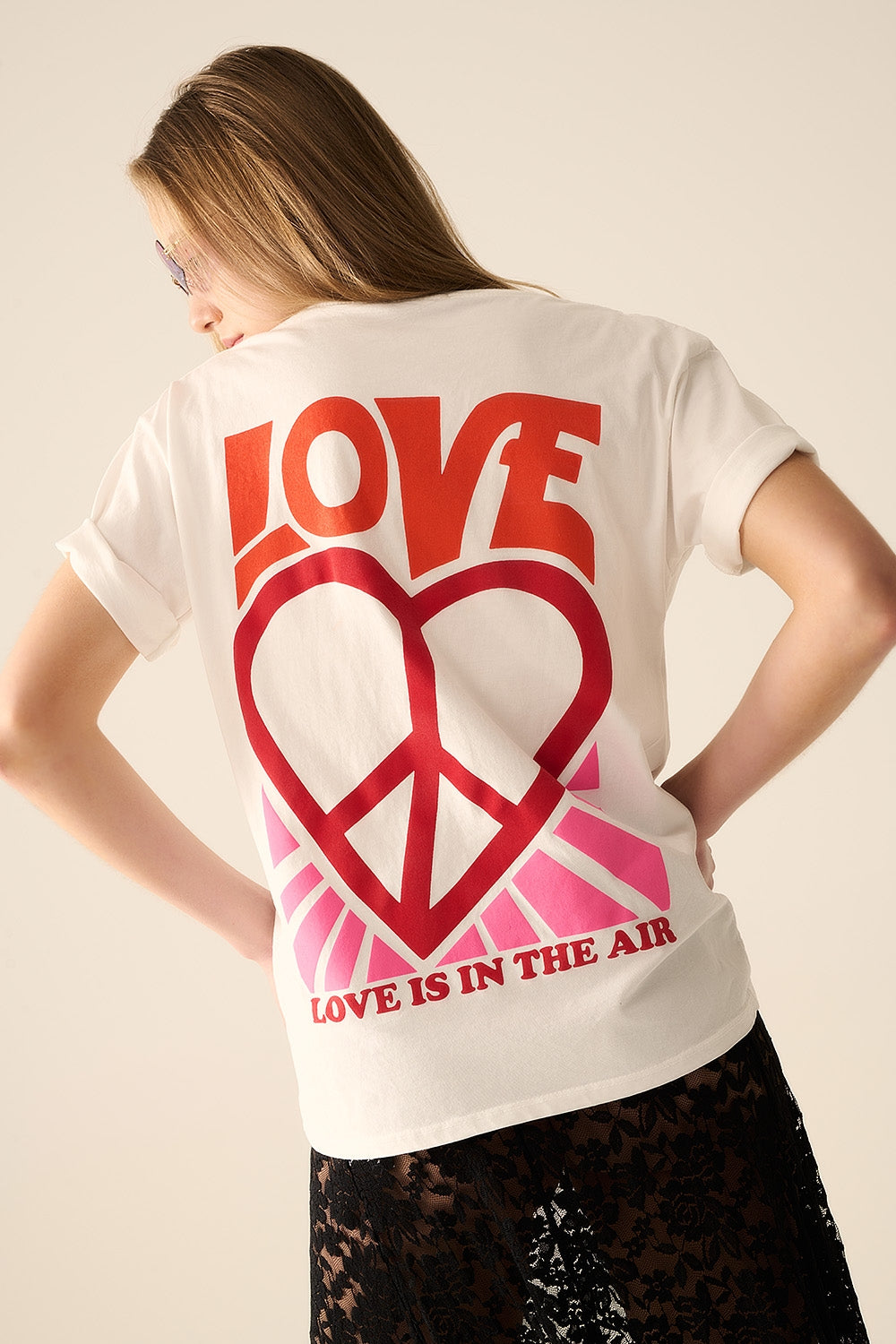 T-shirt branca com o logótipo Love is Air e Heart with Peace