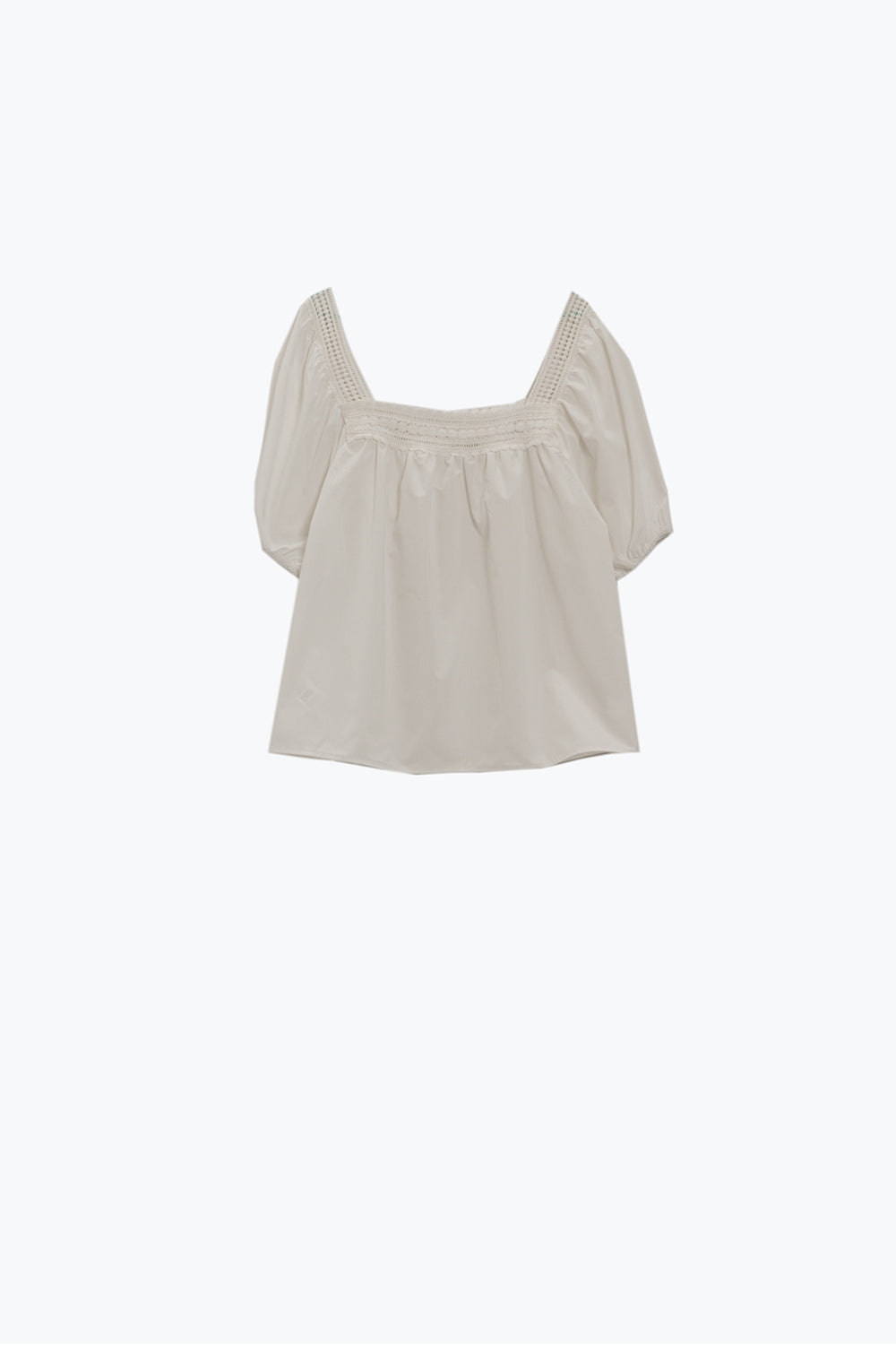 Blusa branca com decote quadrado e manga curta