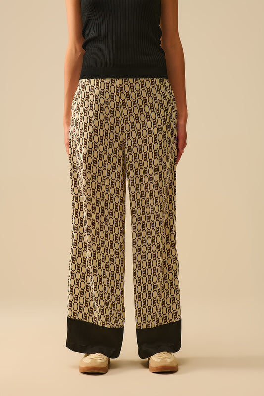 Q2 Wide-Leg Printed Pants with Chain Motif