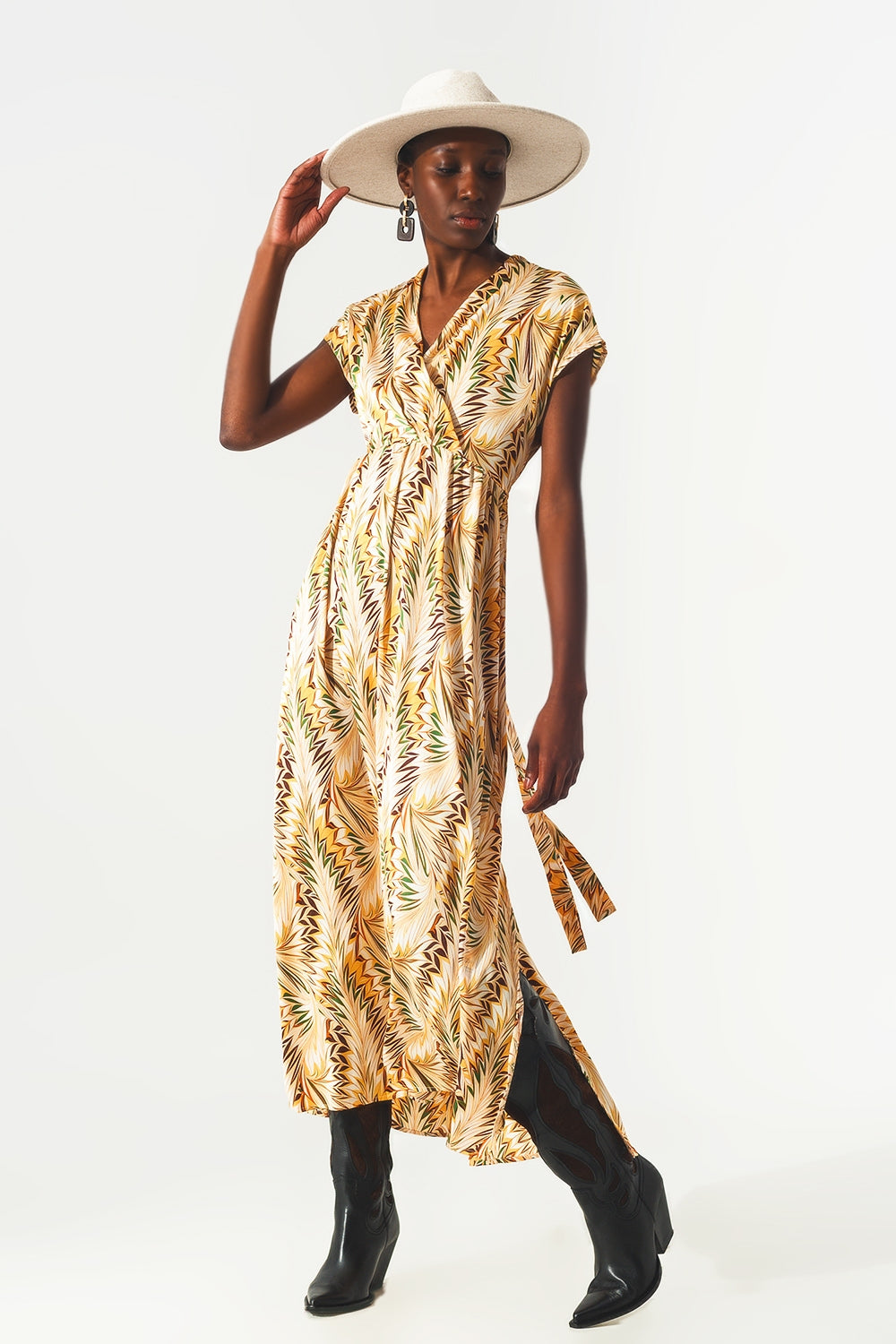 Wrap dress with short sleeves in retro abstract print