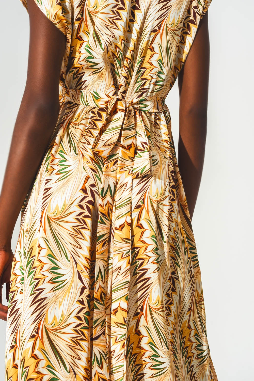 Wrap dress with short sleeves in retro abstract print